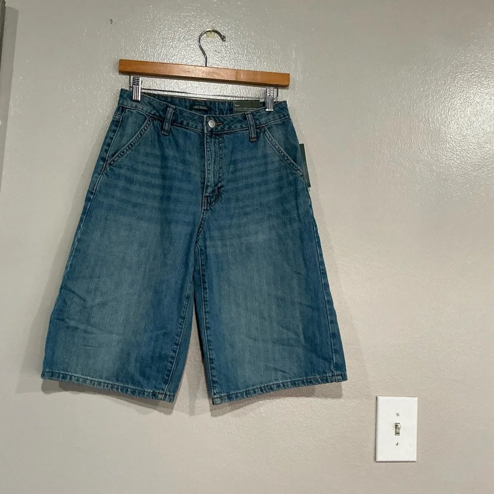 Women’s Low Rise Baggy Denim Skate Shorts Light Wash. 00